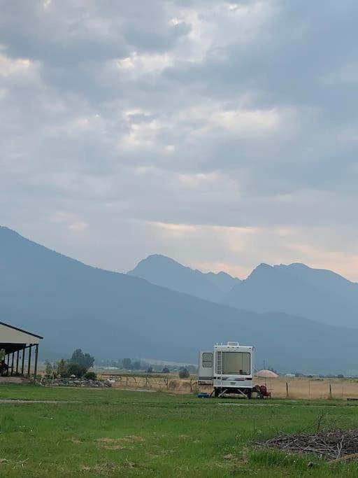 Saint IgnatiusMission Mountain Camper公寓 外观 照片