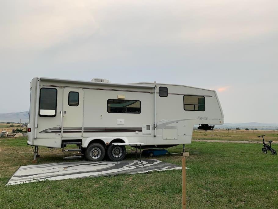 Saint IgnatiusMission Mountain Camper公寓 外观 照片